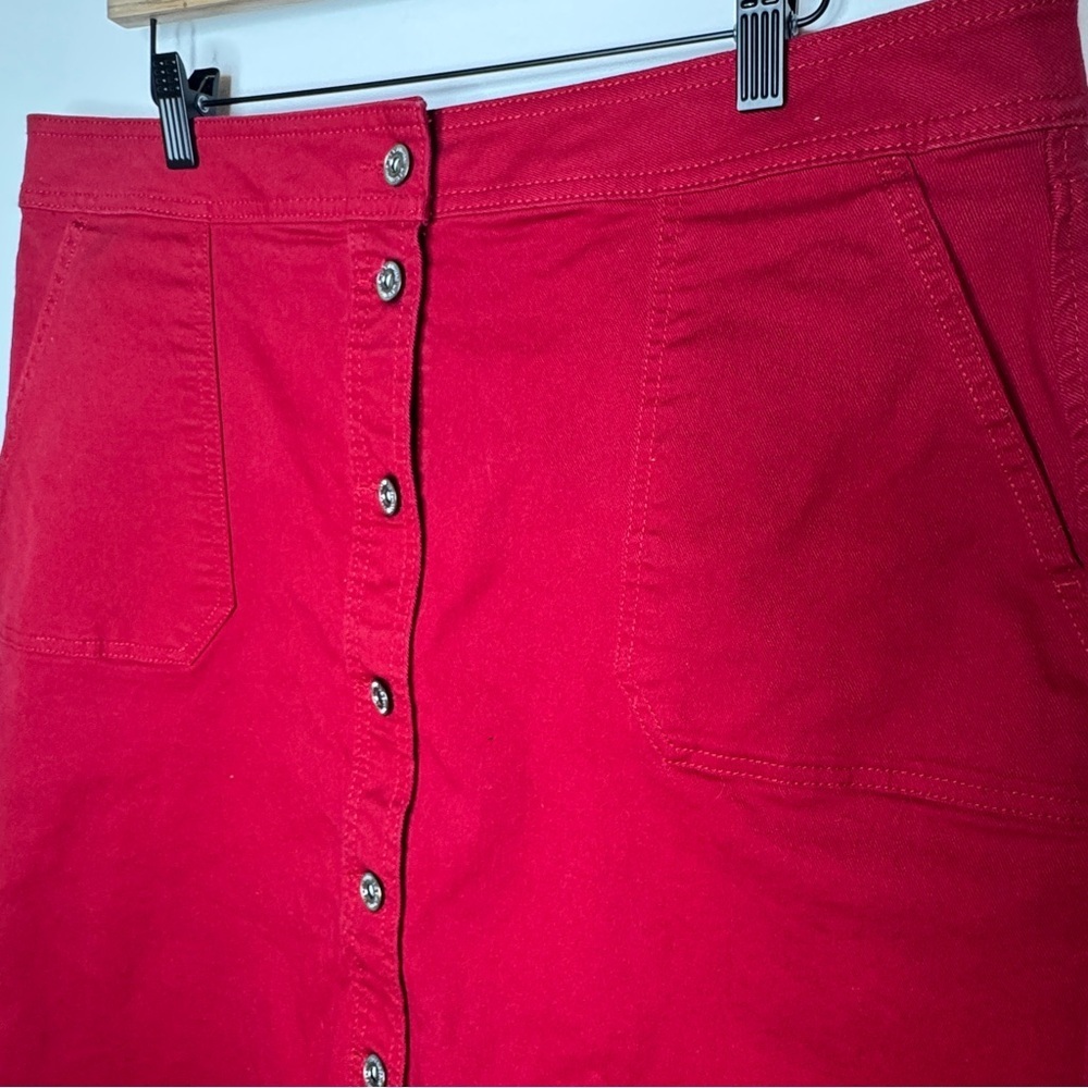 Red Button-Front Skirt - Picture 3 of 5
